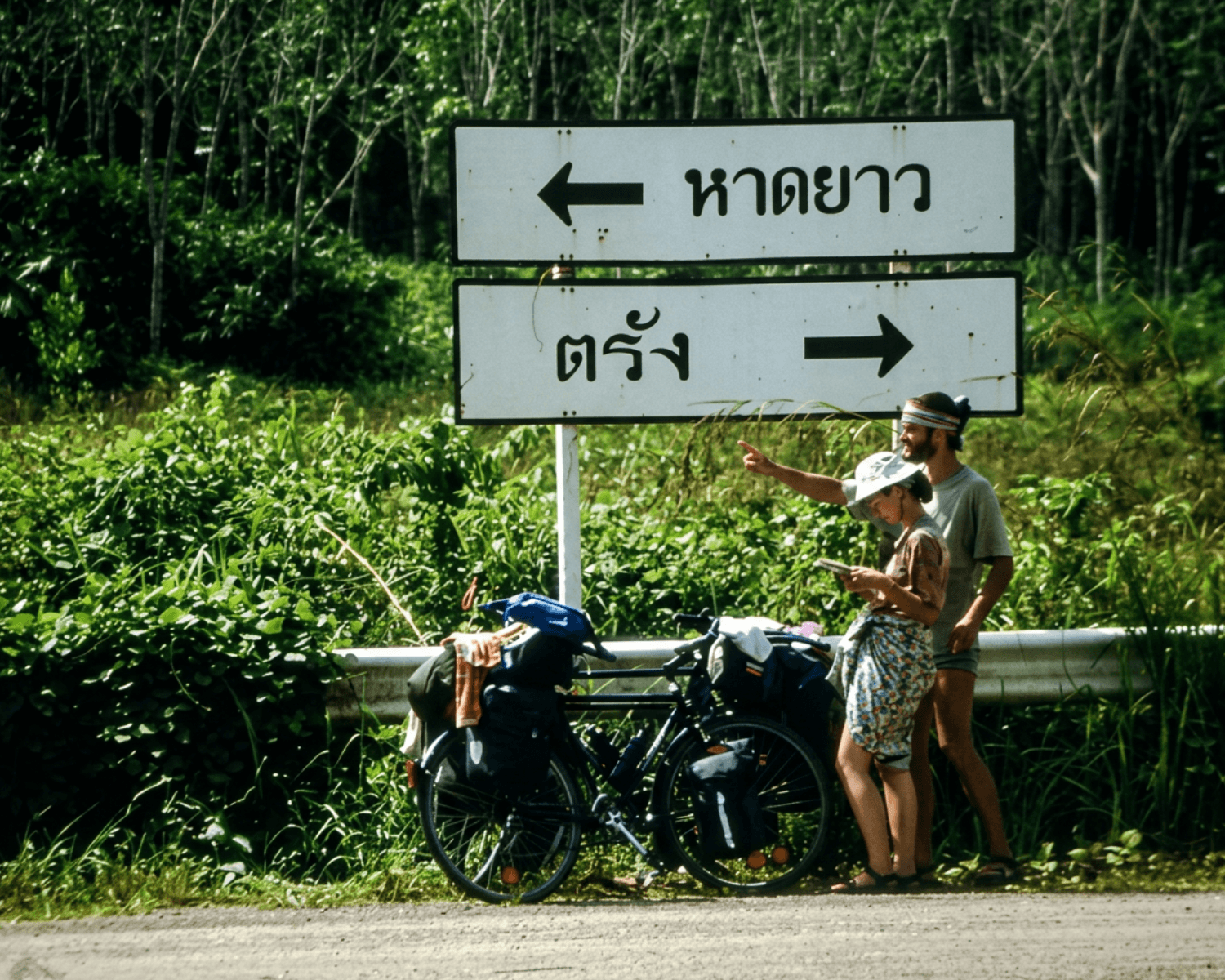 Heike und Matthias Quendt auf ihrer achtmonatigen Hochzeitsreise mit dem Fahrrad durch Asien im Jahr 1994.