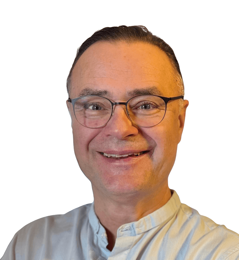 Matthias Quendt, Mentor für Wandel und Resilienz sowie Mitgründer von QiO Food. Er strahlt Ruhe, Erfahrung und unternehmerische Entschlossenheit aus – Experte für das mentale Immunsystem und die strategische Ausrichtung der Zell-Sinfonie.