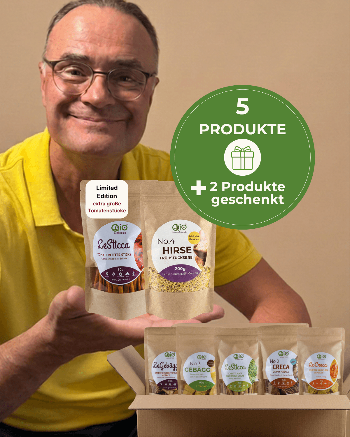 QiO Box Geburtstags-Edition mit fünf Bio-Snacks sowie zwei kostenlosen Geburtstagsgeschenken: Matthias' Lieblingsfrühstück und limitierte STICCA Tomate-Pfeffer Edition.